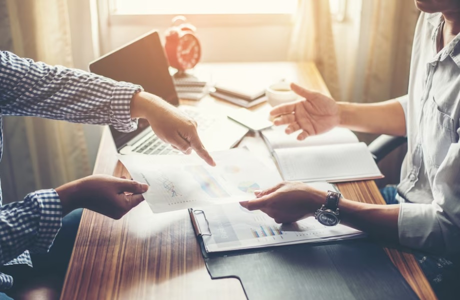 ROI là gì? Mọi điều bạn cần biết về ROI trong Marketing 2025 15 Áp lực từ nội bộ